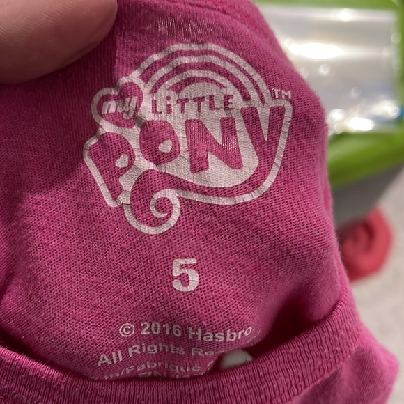 GIRLS SIZE 5. Bundle 3 pairs of shorts 1 short sleeve top - Picture 9 of 9